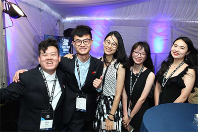Student attendees pose for a photo to ring in the 2017 GGCS